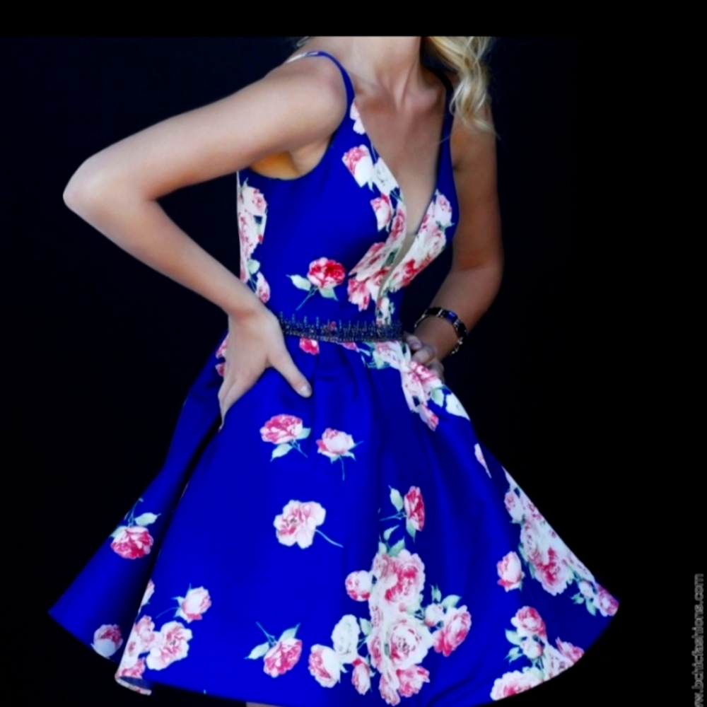 gorgeous floral short dress new